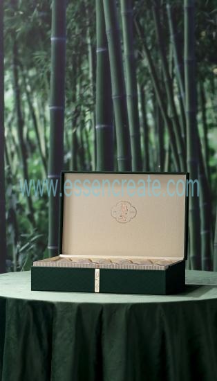 Monkey Kui Gift Box With Six Vials